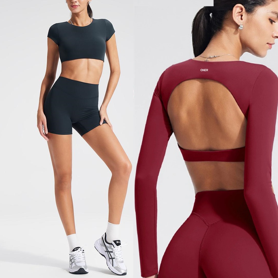 Fitness & Nutrition Lab - Women's long-sleeved yoga top with built-in